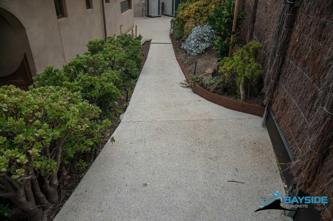 Even colour coat penetration into cement paste on aggregate surface